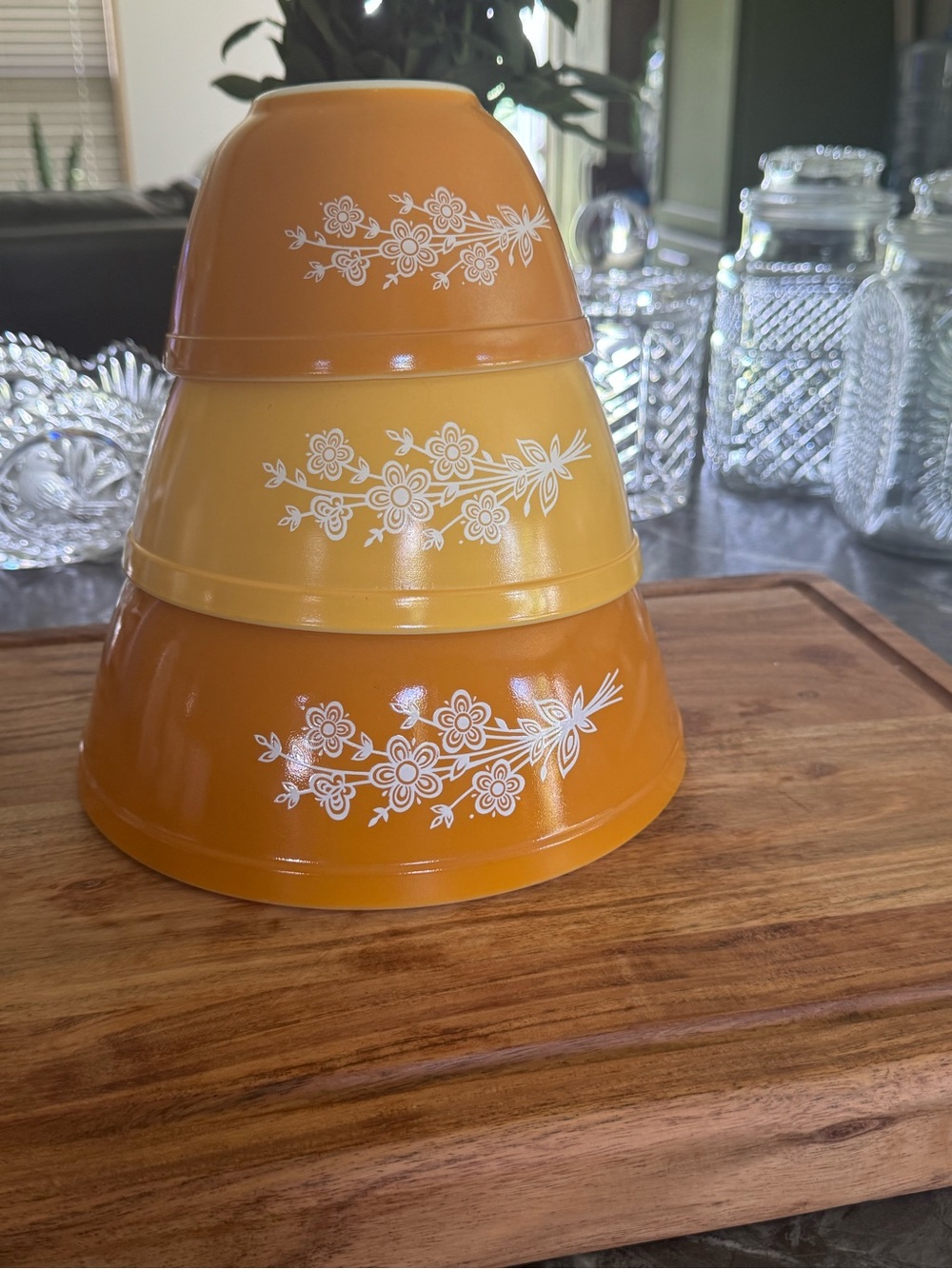 Vintage Pyrex Butterfly Gold nesting mixing bowls set.